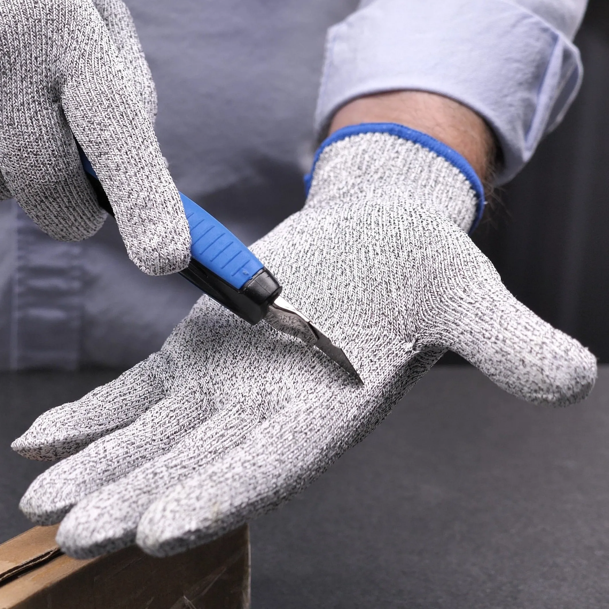 Pair of gloves resistant to kitchen cuts | Bronkitchen ©