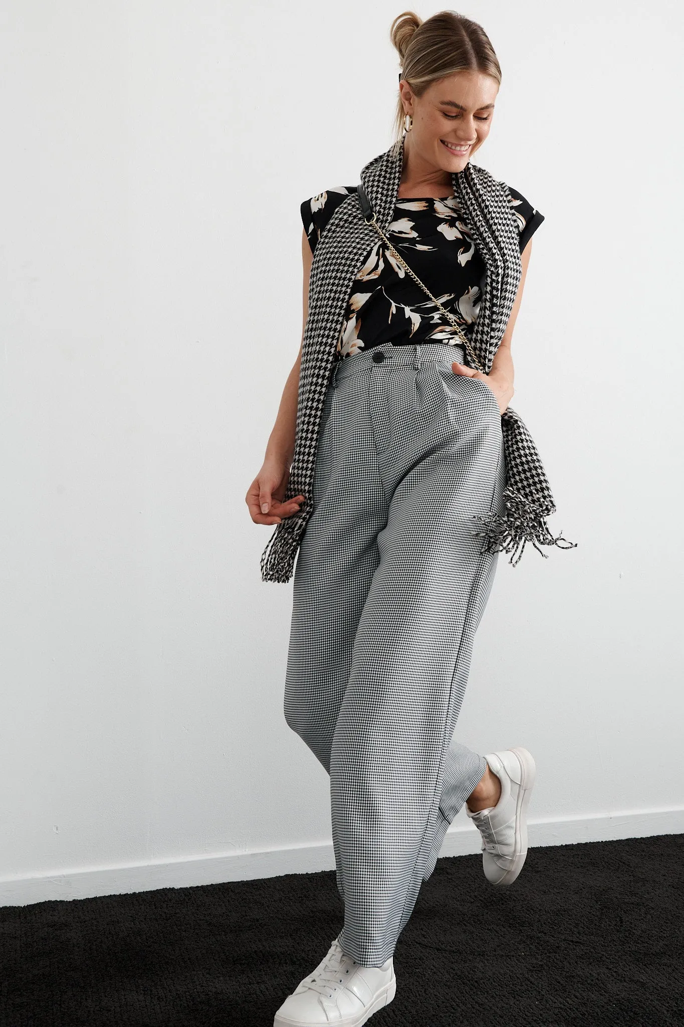 Yvonne Pants In Houndstooth